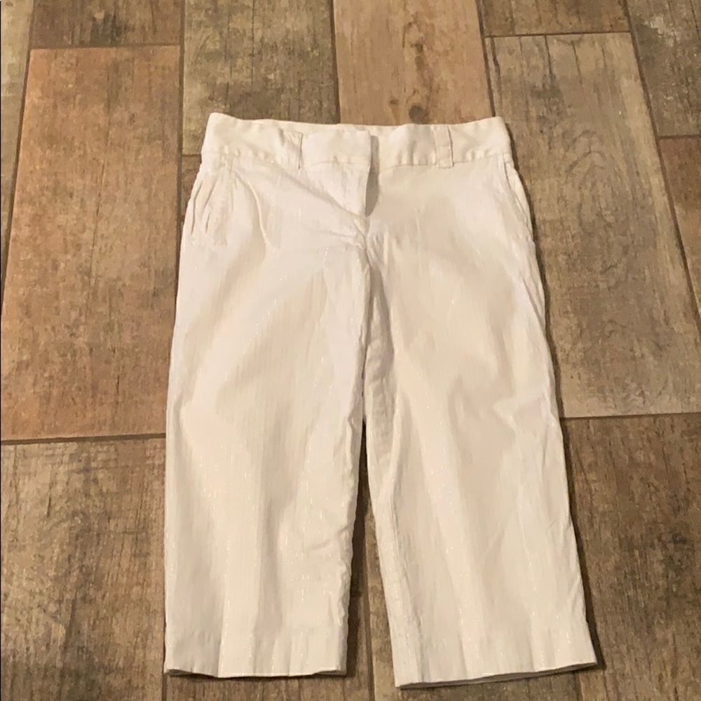 🌼🌼White House Black Market pin stripe shorts🌼🌼